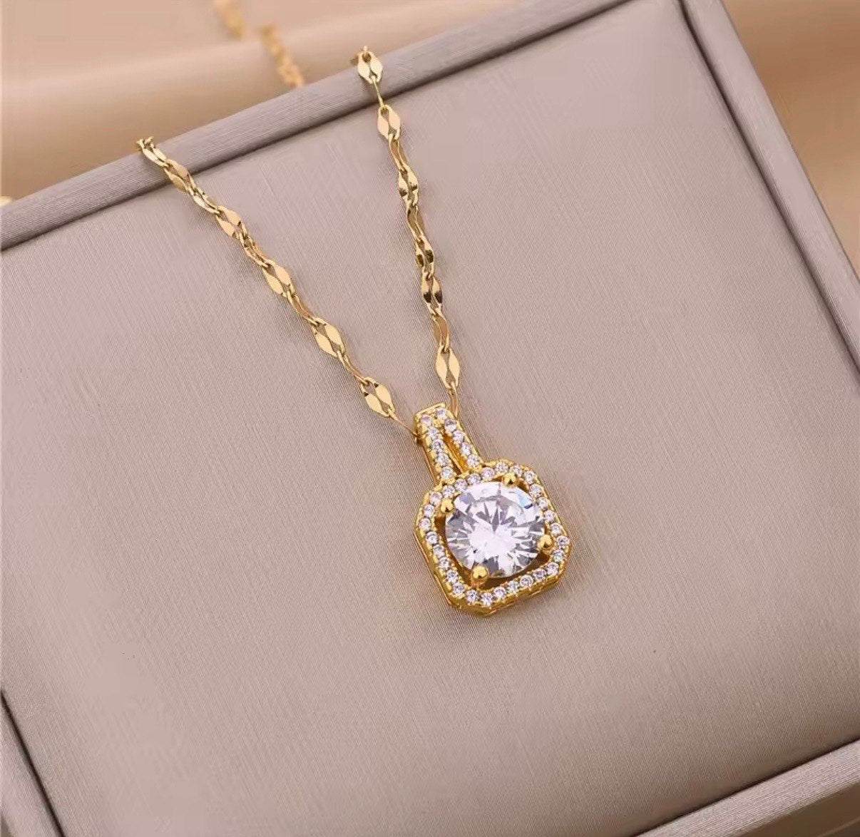 Le Pendentif du Prestige Royal