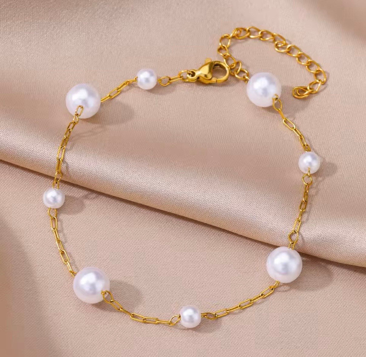 The Riviera Pearl Chain of Royal Aura